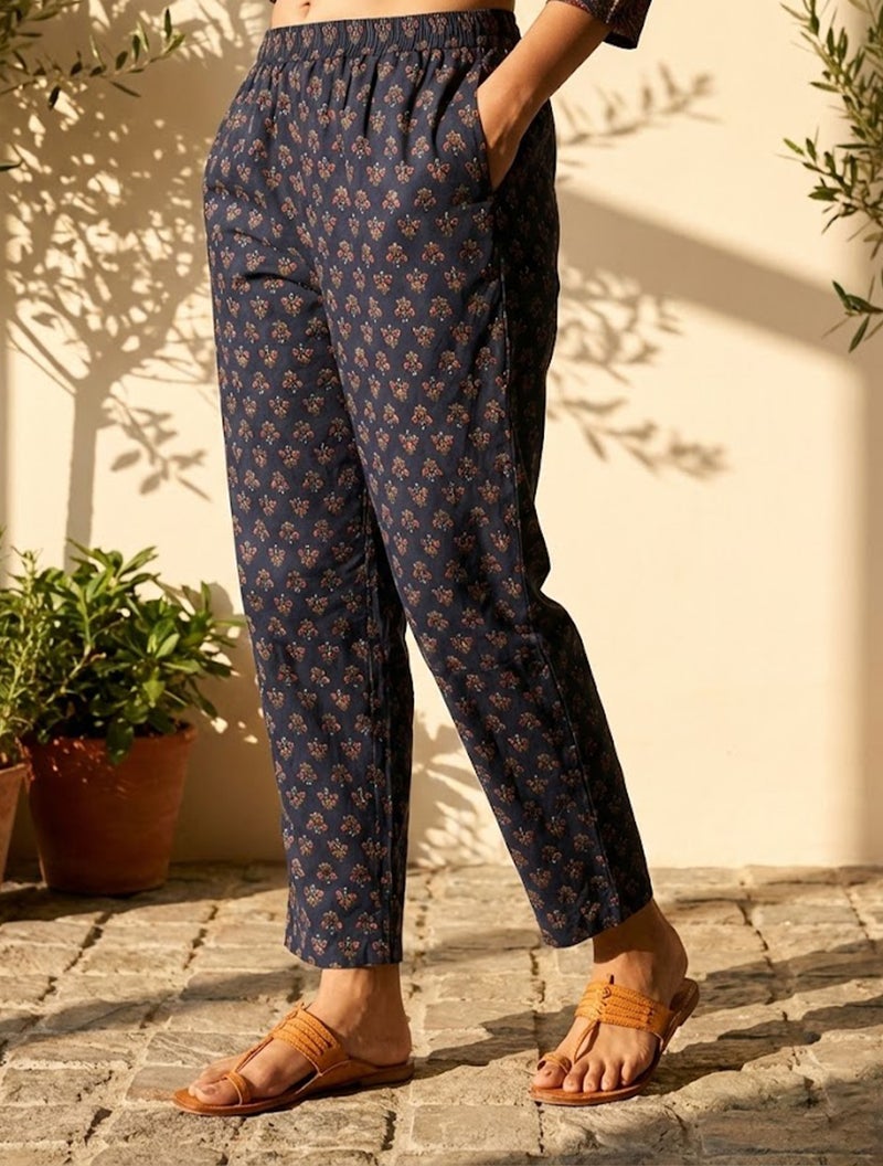 trueBrowns Blue Floral Print Embroidered V-Neck Kurta Pant Dupatta Set - Image 3